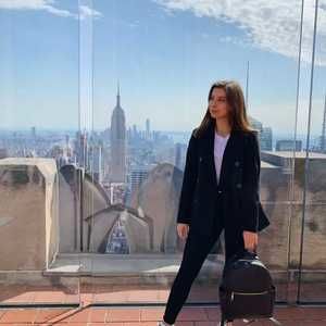 Meet your Posher, Dominique